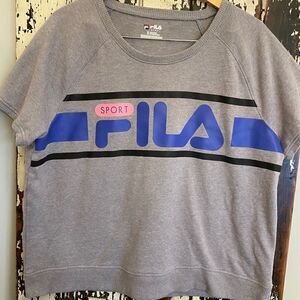Women’s Fila shirt sleeve sweatshirt. Size XL.